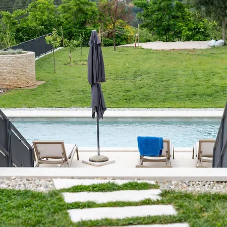 Violette Mit Pool Nahe Stadtzentrum By Interhome