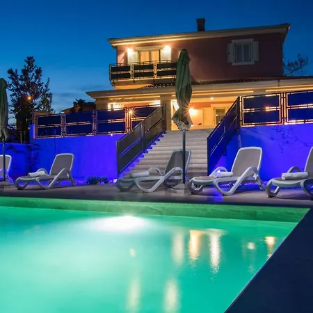 Violette Mit Pool Nahe Stadtzentrum By Interhome Σπίτι διακοπών