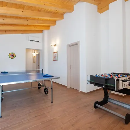 Violette Mit Pool Nahe Stadtzentrum By Interhome