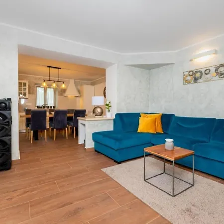 Violette Mit Pool Nahe Stadtzentrum By Interhome *